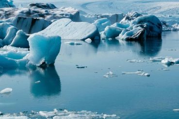 PAKEJ FAROE ISLAND + ICELAND AURORA WHALE & ICE CAVING (NORTHERN LIGHT)