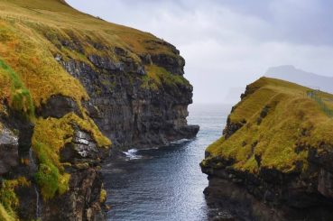 PAKEJ FAROE ISLAND + ICELAND AURORA WHALE & ICE CAVING (NORTHERN LIGHT)